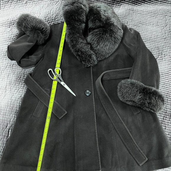 Woman cashemere/angora/wool short coat with arctic fox collar and cuffs - Picture 15 of 16